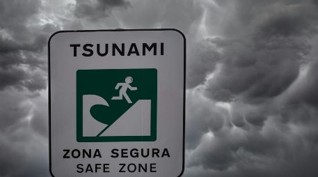 Un tsunami puede ser provocado por terremotos de gran escala que tienen lugar cerca o debajo del océano. UNSPLASH / M. KAMMERMANN