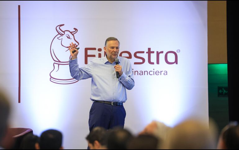 Leo Zuckermann señaló que la innovación tecnológica, la IA y el incremento de la productividad deben convertirse en prioridades para impulsar el desarrollo económico de México. EL INFORMADOR / ARCHIVO