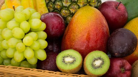 Seleccionar productos frescos, variar las elecciones semanales y escuchar las señales del cuerpo resulta clave. Unsplash