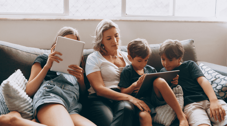 También se están desarrollando nuevas herramientas para que las aplicaciones ofrezcan experiencias más apropiadas para cada edad. CANVA