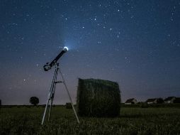 No necesitarás adquirir equipo especializado ni poseer conocimientos avanzados de astronomía para disfrutar de esta maravilla natural que adornará nuestras tardes de verano. Unsplash