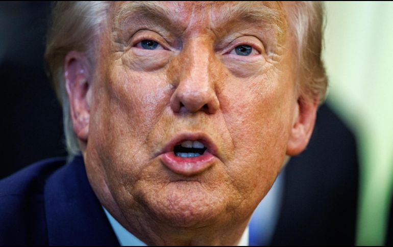 Desde su red social Truth Social, Donald Trump informó que fue notificado por las Fuerzas Armadas estadounidenses sobre el ataque registrado durante la noche de ayer lunes. EFE / S. Corum