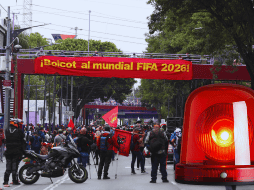 Los uniformados instalaron un dispositivo de seguridad para impedir el paso del contingente que pretendía arribar al Estadio Ciudad de México. SUN / V. Rosas