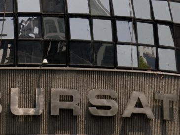 En medio de una jornada marcada por los resultados mixtos a nivel global, el mercado bursátil mexicano registró un nuevo rojo en sus cifras. AFP/ARCHIVO