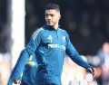 El club destacó el carácter y la resiliencia que mostró el mexicano después de la grave lesión en la cabeza que sufrió en un encuentro contra el Arsenal en 2020. AFP/ MI NEWS.
