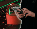 Mantener el número activo y registrado resulta indispensable para seguir utilizando diversos servicios financieros sin interrupciones. ESPECIAL/Canva/Unsplash