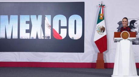 Esta semana, Sheinbaum puso en duda su asistencia al Fan Fest del Zócalo, en el centro de la ciudad, para ver el partido inaugural, pese a que anteriormente había asegurado que acudiría. EFE / S. Gutiérrez