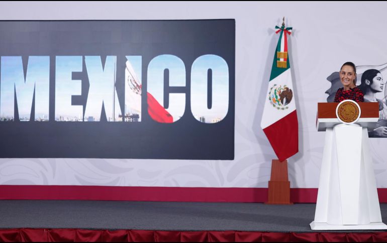 Esta semana, Sheinbaum puso en duda su asistencia al Fan Fest del Zócalo, en el centro de la ciudad, para ver el partido inaugural, pese a que anteriormente había asegurado que acudiría. EFE / S. Gutiérrez