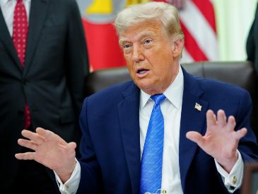 "No sé si voy a renovarlo porque, para ser sincero, a Estados Unidos le va mucho mejor", dijo Trump en el Despacho Oval. EFE / A. Schwartz