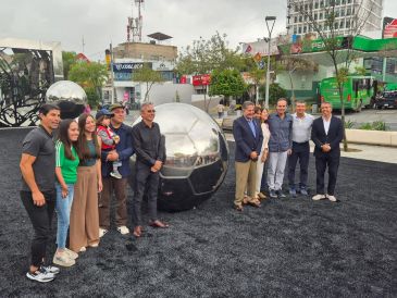 La obra "El Gol" se convierte en la primera escultura urbana en la ciudad elaborada con acero inoxidable pulido. ESPECIAL