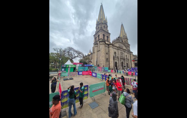 Fan Fest de Guadalajara a reventar; aficionados dan color al Centro tapatío (FOTOS)