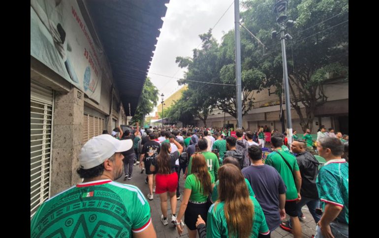 Fan Fest de Guadalajara a reventar; aficionados dan color al Centro tapatío (FOTOS)