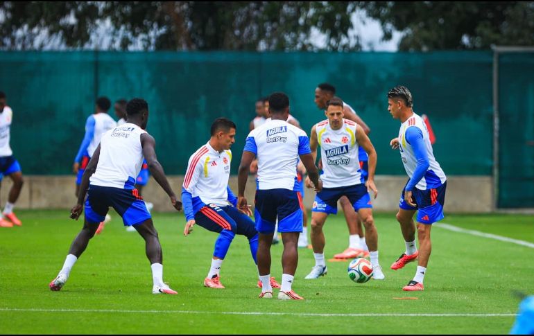 El trabajo en cancha inició con una activación que despertó el ánimo positivo y la competitividad sana, demostrando el ambiente de alegría que hay al interior del equipo cafetalero. EL INFORMADOR/ J. Acosta