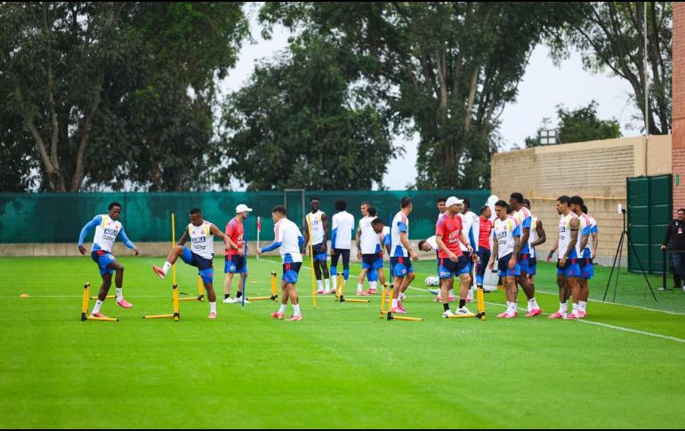 El trabajo en cancha inició con una activación que despertó el ánimo positivo y la competitividad sana, demostrando el ambiente de alegría que hay al interior del equipo cafetalero. EL INFORMADOR/ J. Acosta