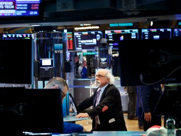 Un acuerdo para poner fin a la guerra con Irán podría reabrir el estrecho de Ormuz y permitir que el mercado del petróleo se controle. EFE/J. Lane