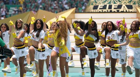 Miles de fans comenzaron a analizar cada minuto de la presentación de Shakira en el Estadio Ciudad de México para encontrar pistas. AP/E. Verdugo