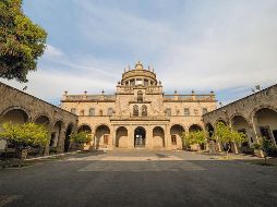 Museo Cabañas. El recinto alberga “Polvo Llanero”, una exposición que explora el futbol más allá de los estadios profesionales. CORTESÍA