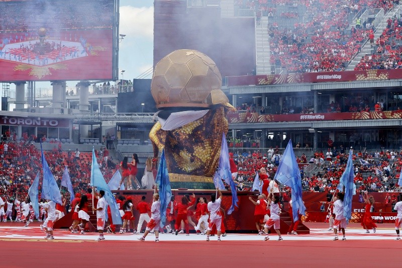 Artistas se presentan en la inauguración del Mundial de la FIFA 2026 este viernes, en el Estadio de Toronto. EFE / B. Velasco