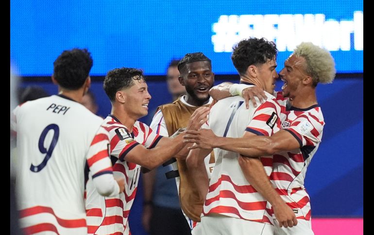 Giovanni Reyna selló el triunfo con un disparo desde fuera del área al minuto 90+8 para colocar el 4-1 definitivo. EFE/S. Strazzante