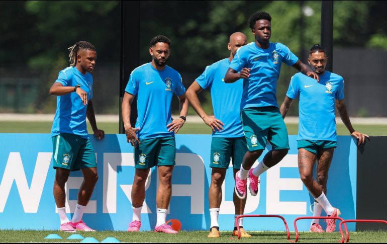 Jugadores de Brasil entrenan en el centro deportivo Columbia Park en la víspera del juego contra Marruecos. EFE/S. Moreira