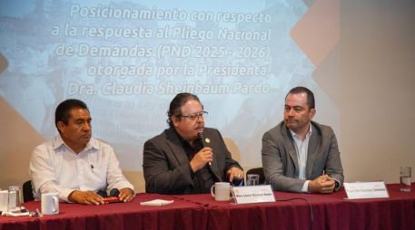Los maestros Mayorga y González durante la rueda de prensa sobre el posicionamiento respecto al PND 2025 y 2026. ESPECIAL