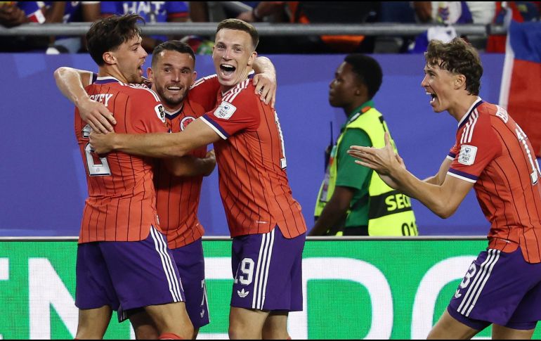 John McGinn anotó el único gol del encuentro para darle a Escocia una victoria trabajada en su debut mundialista. AFP.