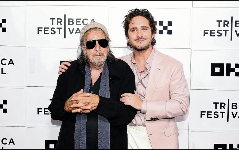 Al Pacino y Diego Boneta. Los actores asisten al estreno de “Killing Castro” durante el Festival Tribeca 2026 en Nueva York.  AFP