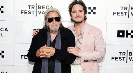 Al Pacino y Diego Boneta. Los actores asisten al estreno de “Killing Castro” durante el Festival Tribeca 2026 en Nueva York.  AFP