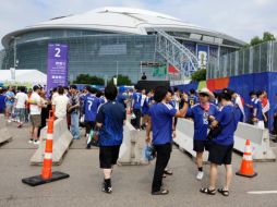 Aficionados asisten este domingo al partido del grupo F del Mundial de la FIFA 2026 entre Países Bajos y Japón en el estadio Dallas. EFE/S. Mariscal