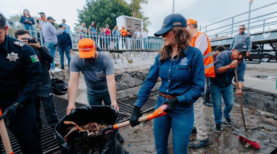 El Ayuntamiento de Guadalajara indicó que los residuos en la calle provocan taponamientos en el sistema hidráulico de la ciudad. ESPECIAL / AYUNTAMIENTO DE GUADALAJARA