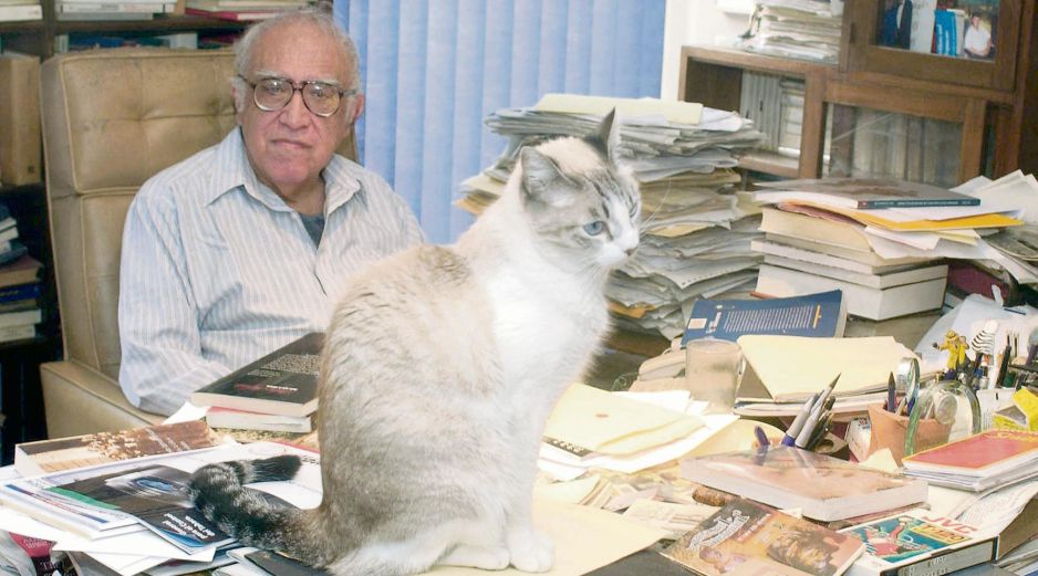 El escritor y ensayista mexicano Carlos Monsiváis fue amante de los gatos. AFP