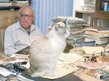 El escritor y ensayista mexicano Carlos Monsiváis fue amante de los gatos. AFP