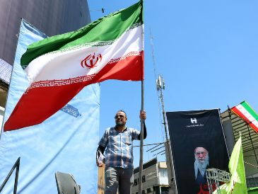 El estrecho de Ormuz, por donde antes de la guerra transitaba el 20 % del petróleo mundial, permanece cerrado por Irán desde el inicio del conflicto el 28 de febrero, a lo que EU. EFE/ABEDIN TAHERKENAREH