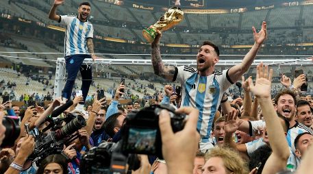 Lionel Messi y Argentina buscarán en el Mundial 2026 algo que solo Italia y Brasil han logrado, el bicampeonato. AP / ARCHIVO