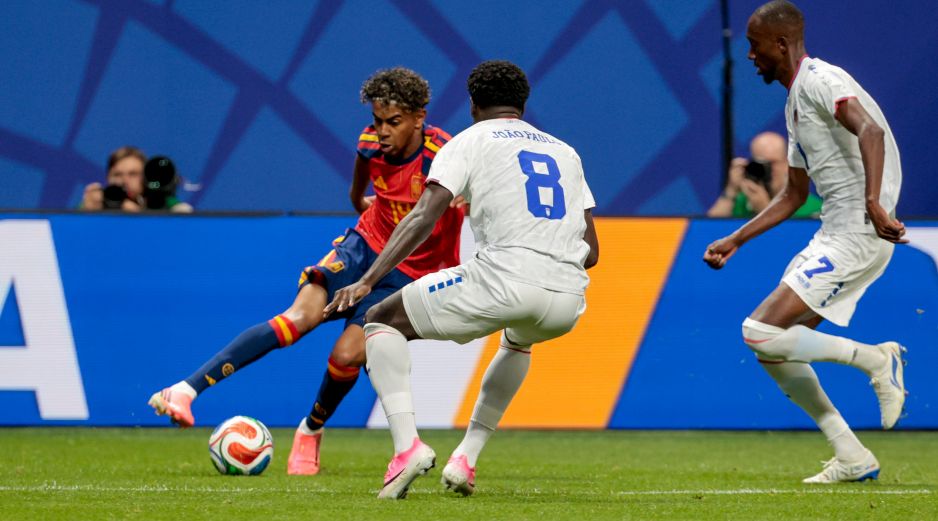 España no pudo anotar ante Cabo Verde, en un partido donde el portero Vozinha fue la figura. EFE / L. Jr