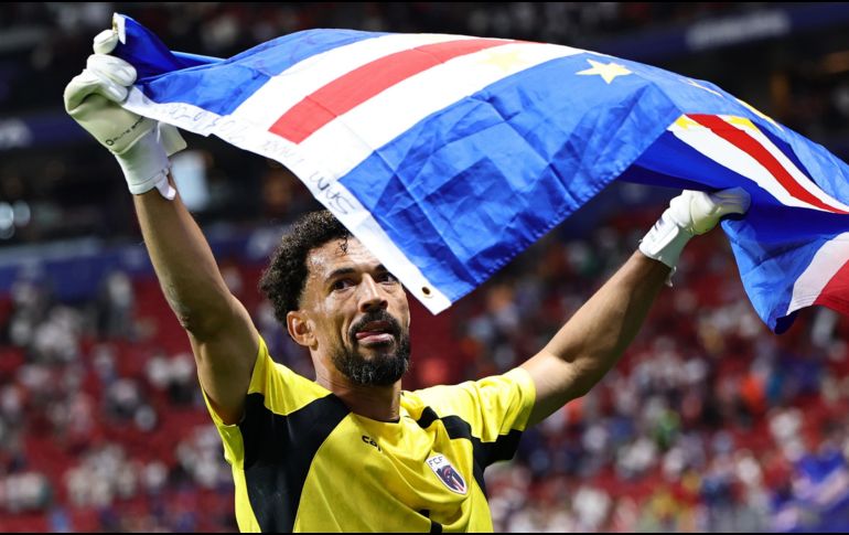 Conoce a Vozinha, el veterano guardameta de Cabo Verde que frustró a España en su debut mundialista. EFE / R. Wittek