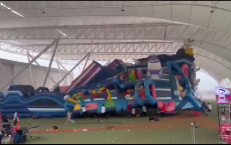 Al menos diez menores resultaron con lesiones leves tras el accidente en el inflable. CAPTURA DE PANTALLA/X/@MarthaIBerraA