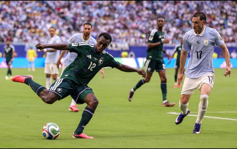 Arabia Saudita estuvo cerca de dar la campanada, pero la Celeste reaccionó en el tramo final. EFE