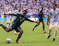 Arabia Saudita estuvo cerca de dar la campanada, pero la Celeste reaccionó en el tramo final. EFE