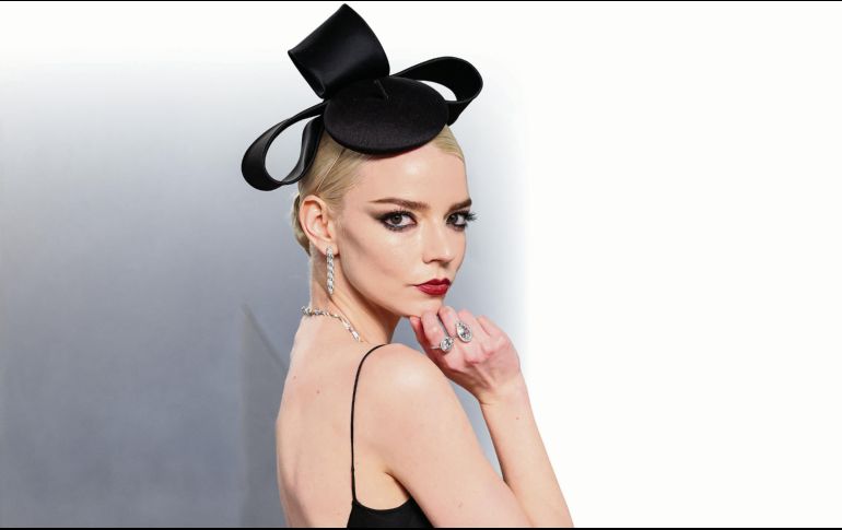 La actriz luce un modelo diseñado por Dior; asistió a la fiesta de los Oscar de Vanity Fair 2026. AFP