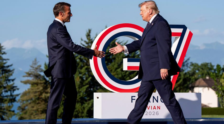 Emmanuel Macron, presidente de Francia, recibe al presidente de Estados Unidos, Donald Trump, en la cumbre del G7 en Evian-les-Bains, Francia. AP/The Canadian Press/C. Katsarov