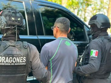 El detenido fue puesto a disposición del Instituto Nacional de Migración, al igual que de un agente del Ministerio Público. ESPECIAL