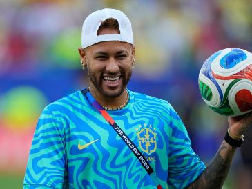 Neymar, de Brasil, sonríe antes del partido de la selección de su país ante Marruecos en el Mundial. AP / ARCHIVO