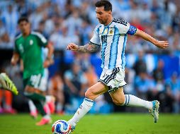 Pese a la gravedad de la plancha de Lionel Messi, el árbitro Szymon Marciniak solo señaló la infracción y el VAR decidió no intervenir. IMAGO7 / A. Hancok