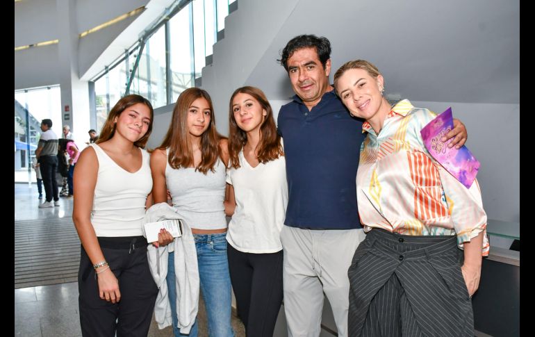 Mariana Arias, Inés Saldaña, Dominique Saldaña, Pepe Saldaña y Michelle Pourroy. GENTE BIEN JALISCO / Revista del 19 de junio 2026