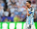 LIONEL MESSI. El árbitro polaco Szymon Marciniak decidió no mostrarle la tarjeta roja, y el VAR brilló por su ausencia. IMAGO7 / A. Hancock