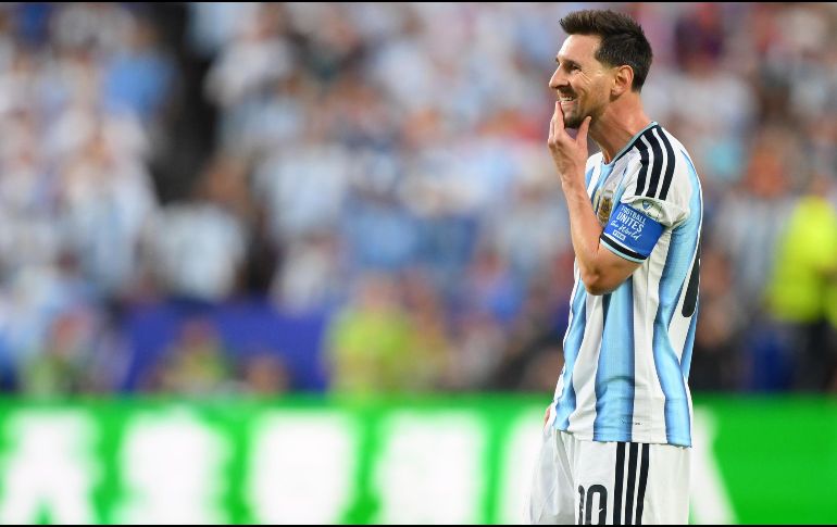 LIONEL MESSI. El árbitro polaco Szymon Marciniak decidió no mostrarle la tarjeta roja, y el VAR brilló por su ausencia. IMAGO7 / A. Hancock
