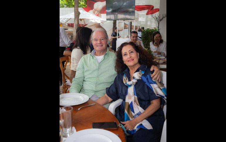 Fernando Ibarra y Carolina Román. GENTE BIEN JALISCO / Revista del 19 de junio 2026