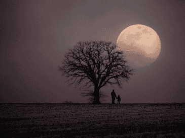 La Luna de Fresa es un recordatorio de cómo la observación del cielo ha acompañado a la humanidad durante miles de años. CANVA