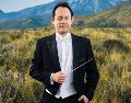 El maestro peruano Fernando Valcárcel, dirigirá a la Orquesta Filarmónica de Jalisco. CORTESÍA